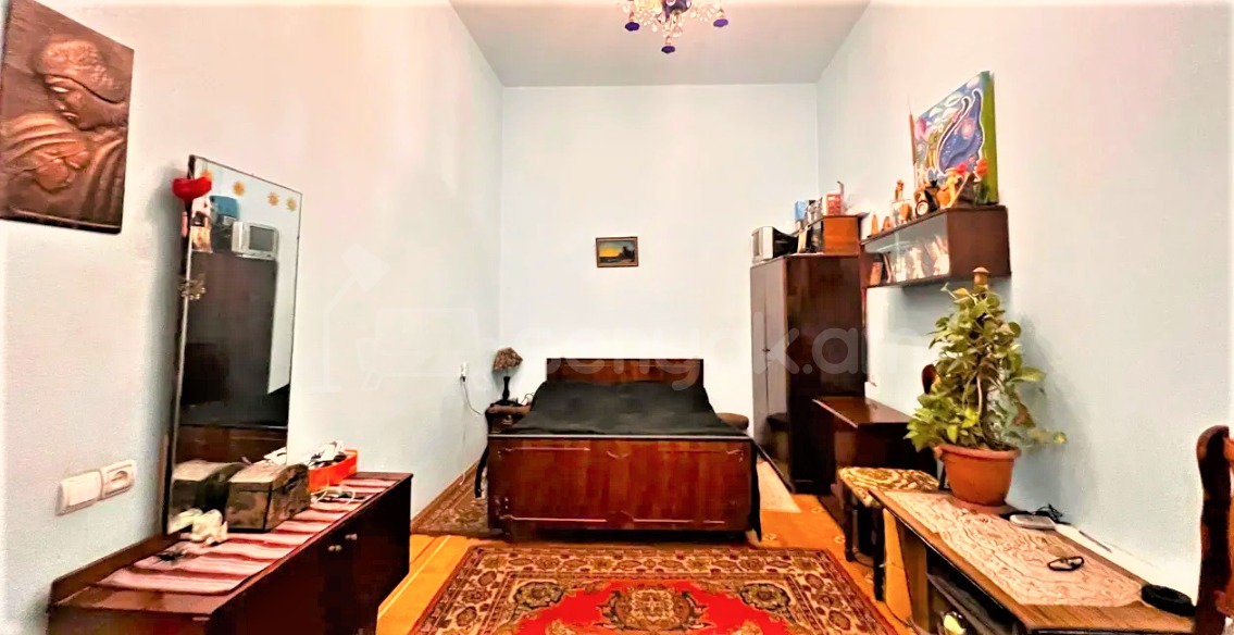 3 Սենյականոց Բնակարան Քարե Շենքում, 76քմ, 1/5 հարկ, Նորմալ Վիճակում