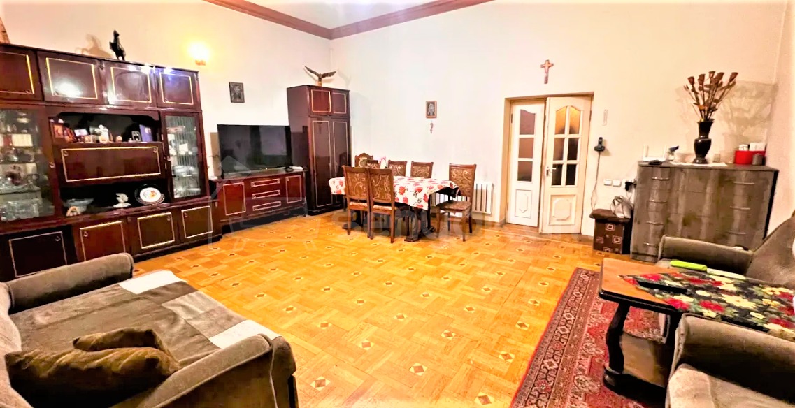 3 Սենյականոց Բնակարան Քարե Շենքում, 76քմ, 1/5 հարկ, Նորմալ Վիճակում