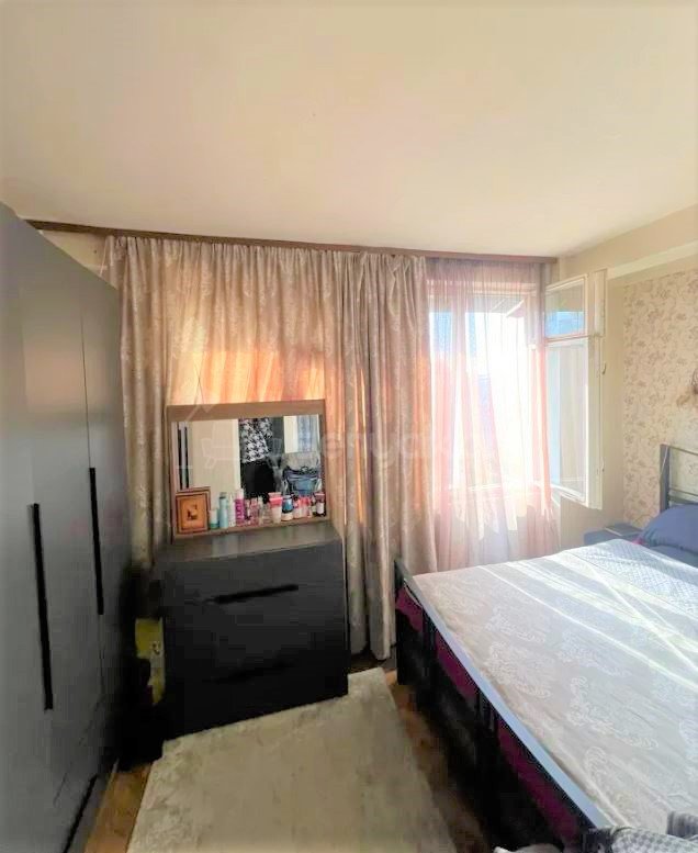 4 Սենյականոց Բնակարան Քարե Շենքում, 100քմ, 4/5 հարկ, Պետական Վիճակում