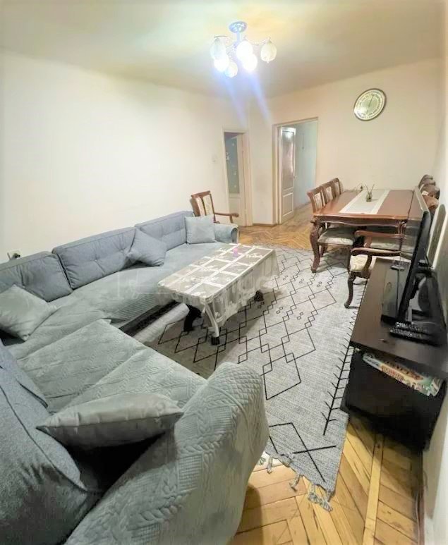 4 Սենյականոց Բնակարան Քարե Շենքում, 100քմ, 4/5 հարկ, Պետական Վիճակում