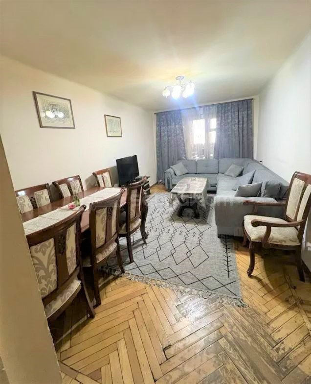 4 Սենյականոց Բնակարան Քարե Շենքում, 100քմ, 4/5 հարկ, Պետական Վիճակում