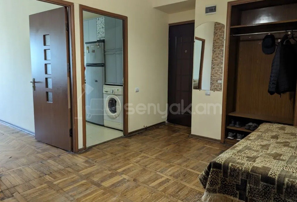 3 Սենյականոց Բնակարան Քարե Շենքում, 112քմ, 3/5 հարկ, Կապիտալ Վերանորոգված