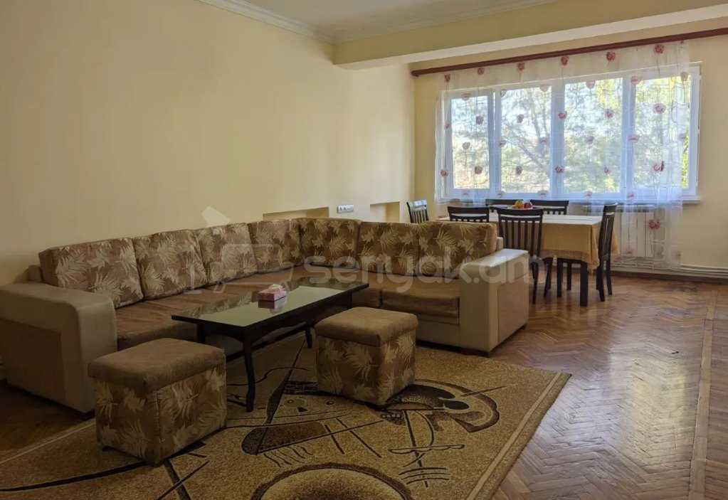 3 Սենյականոց Բնակարան Քարե Շենքում, 112քմ, 3/5 հարկ, Կապիտալ Վերանորոգված