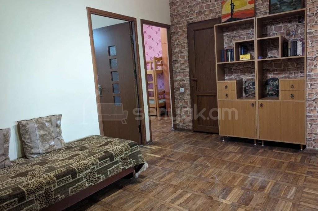 3 Սենյականոց Բնակարան Քարե Շենքում, 112քմ, 3/5 հարկ, Կապիտալ Վերանորոգված