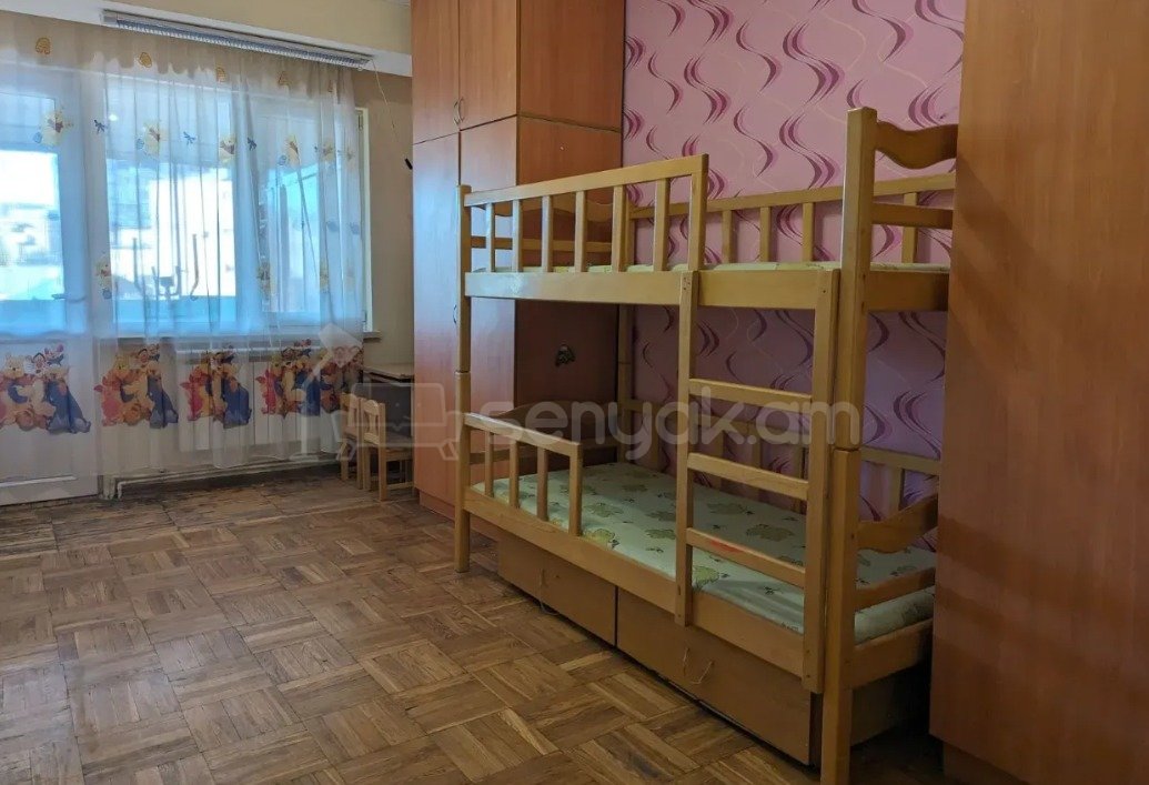 3 Սենյականոց Բնակարան Քարե Շենքում, 112քմ, 3/5 հարկ, Կապիտալ Վերանորոգված