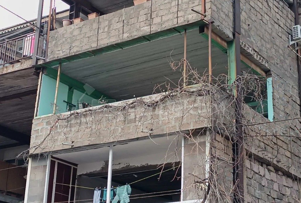 3 Սենյականոց Բնակարան Քարե Շենքում, 112քմ, 3/5 հարկ, Կապիտալ Վերանորոգված