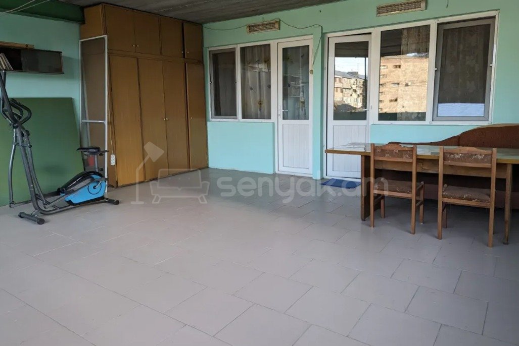 3 Սենյականոց Բնակարան Քարե Շենքում, 112քմ, 3/5 հարկ, Կապիտալ Վերանորոգված