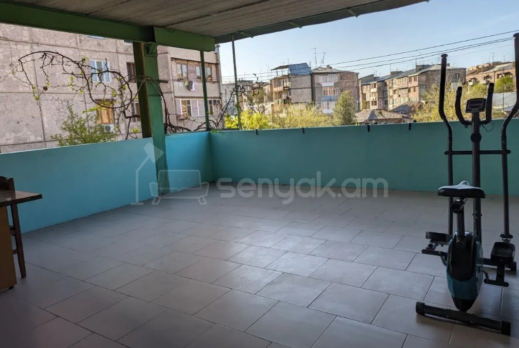 3 Սենյականոց Բնակարան Քարե Շենքում, 112քմ, 3/5 հարկ, Կապիտալ Վերանորոգված