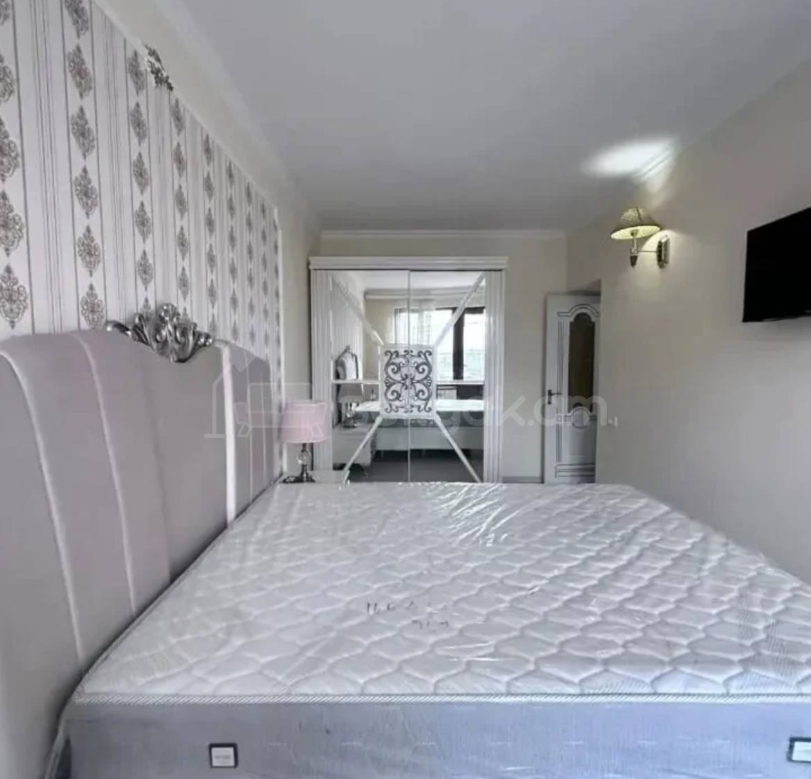 4 Սենյականոց Բնակարան Քարե Շենքում, 93քմ, 2/5 հարկ, Դիզայներական Վերանորոգված