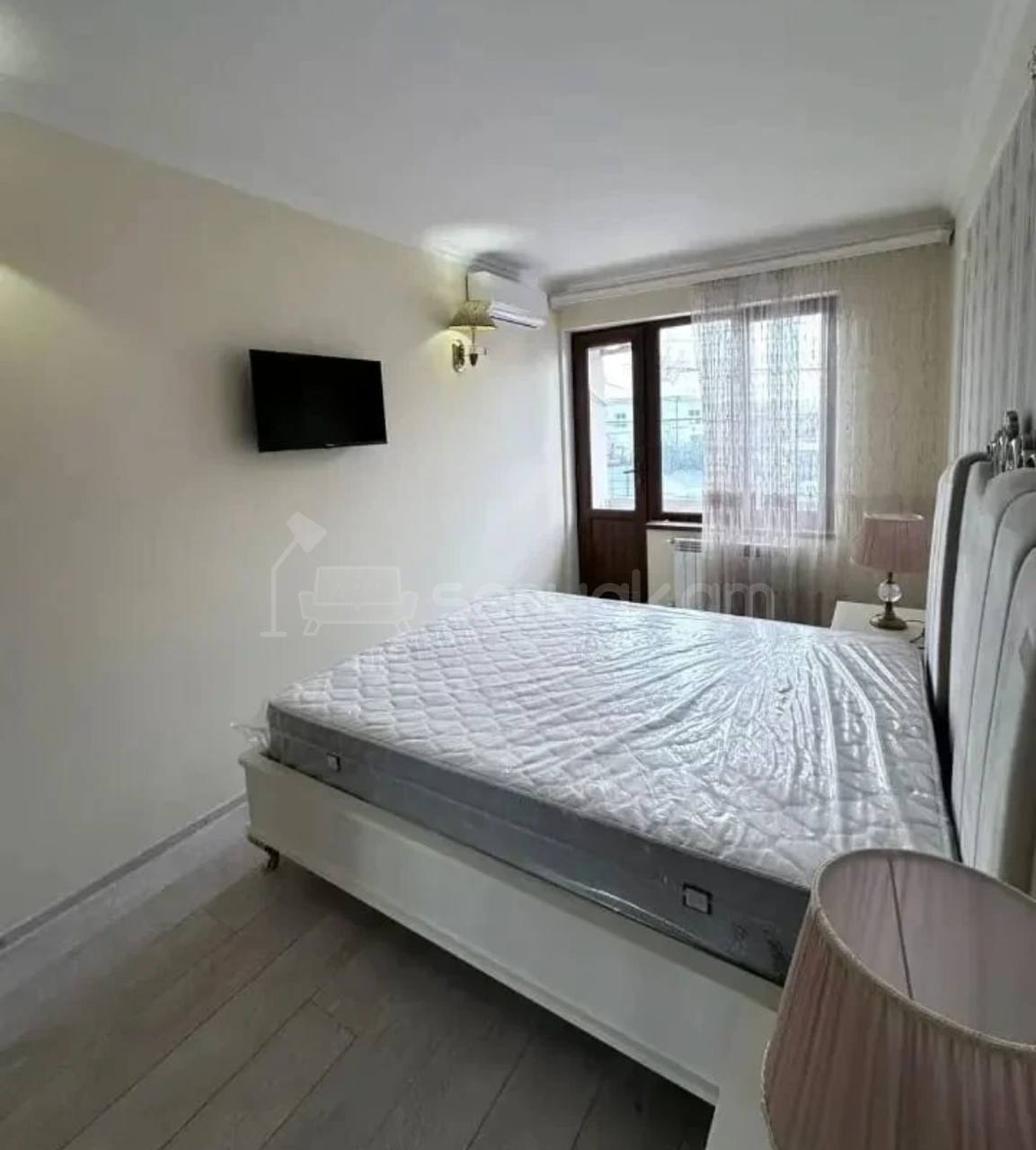 4 Սենյականոց Բնակարան Քարե Շենքում, 93քմ, 2/5 հարկ, Դիզայներական Վերանորոգված