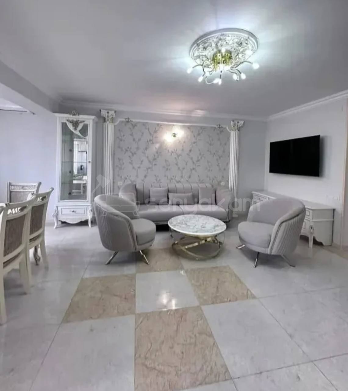 4 Սենյականոց Բնակարան Քարե Շենքում, 93քմ, 2/5 հարկ, Դիզայներական Վերանորոգված