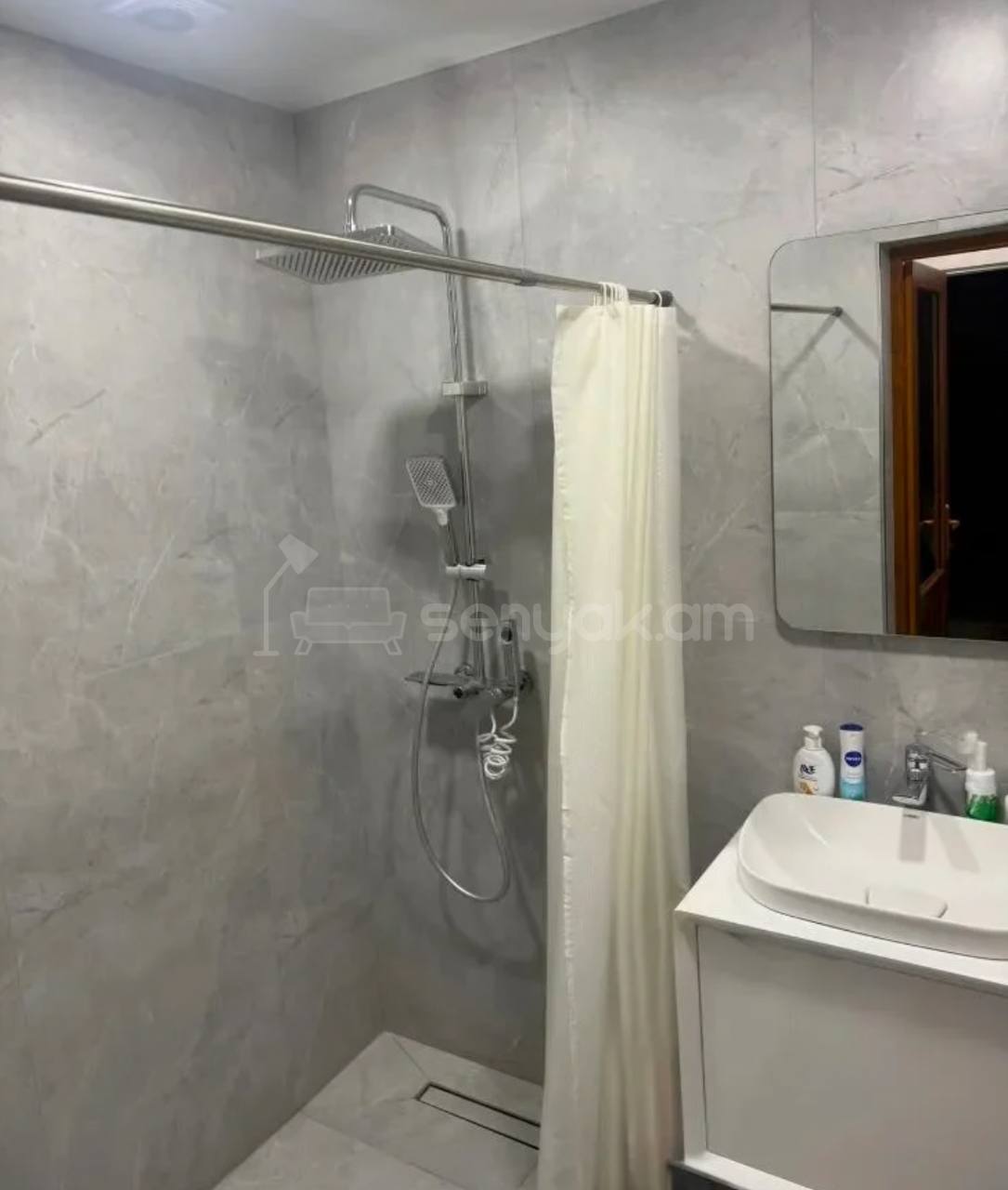 2 Սենյականոց Բնակարան Քարե Շենքում, 65քմ, 5/5 հարկ, Կապիտալ Վերանորոգված, Կահավորված