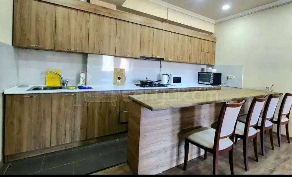 2 Սենյականոց Բնակարան Քարե Շենքում, 75քմ, 6/7 հարկ, Կապիտալ Վերանորոգված, Կահավորված, Արևկող