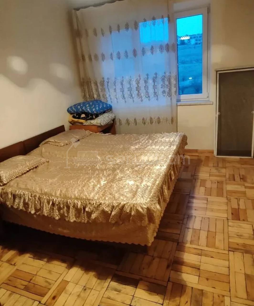 3 Սենյականոց Բնակարան, 80քմ, 9/9 հարկ, Պետական Վիճակում, Կահավորված