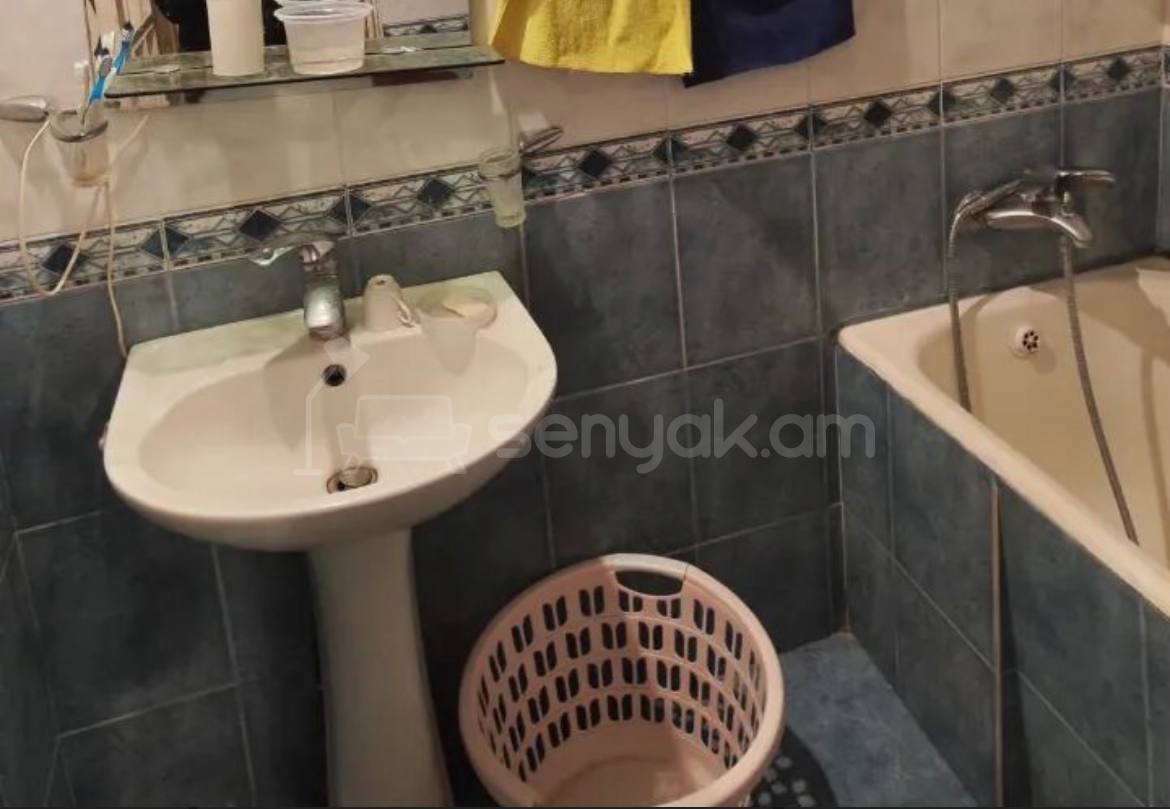 3 Սենյականոց Բնակարան, 80քմ, 9/9 հարկ, Պետական Վիճակում, Կահավորված