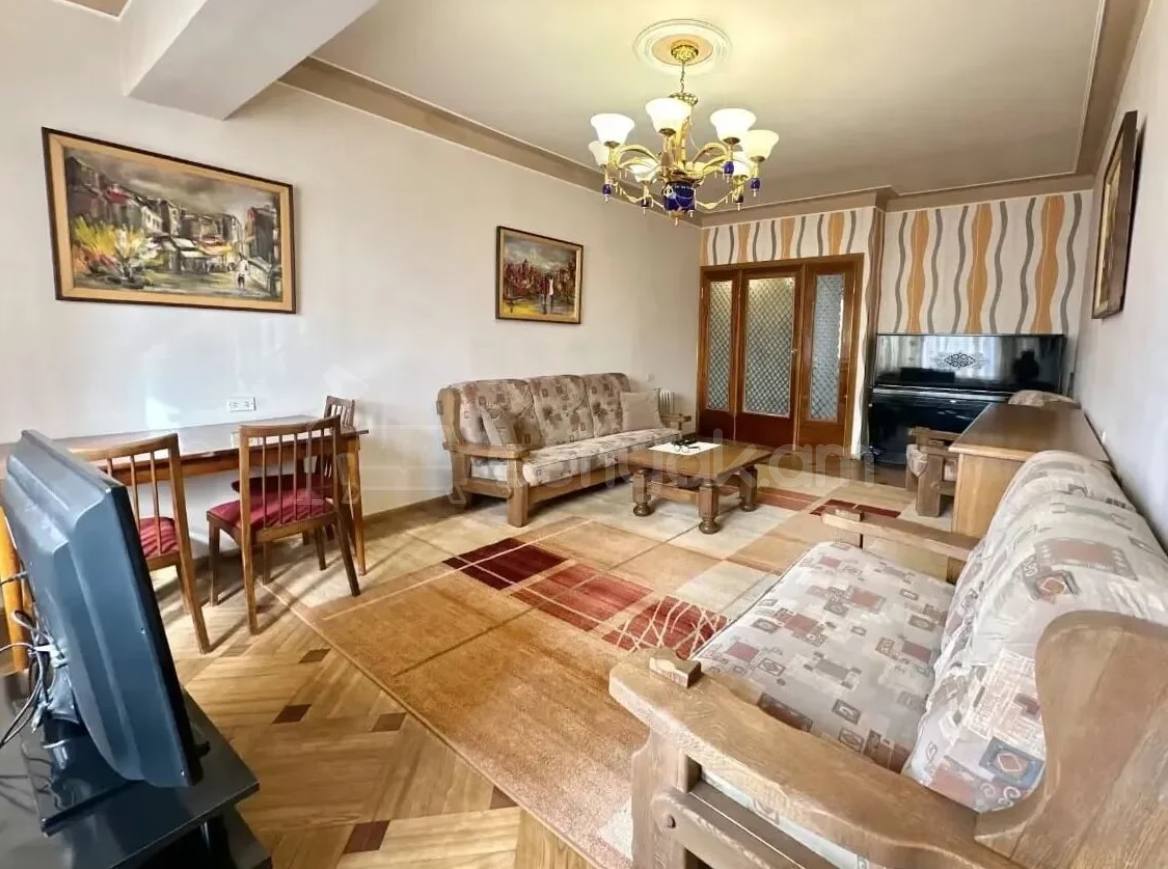 2 Սենյականոց Բնակարան Քարե Շենքում, 67քմ, 4/5 հարկ, Նորմալ Վիճակում, Կահավորված