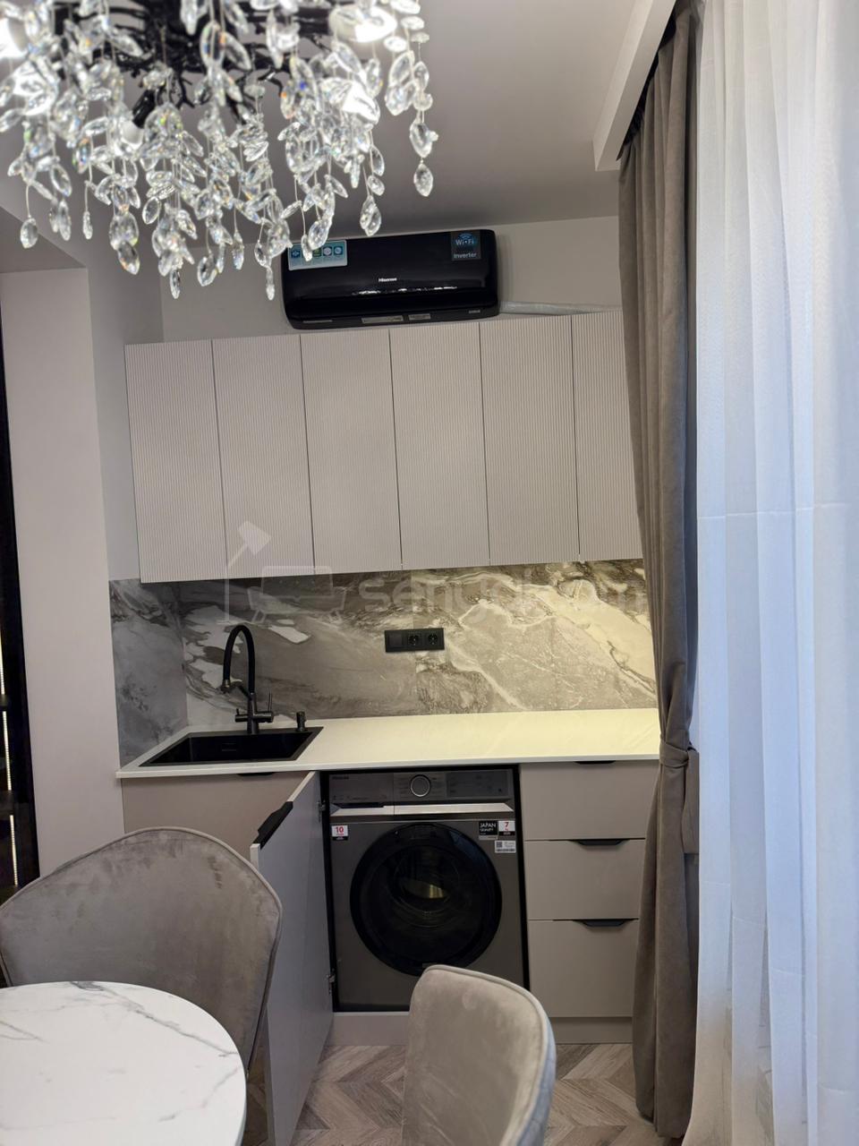 2 Սենյականոց Բնակարան, 42քմ, 3/8 հարկ, Դիզայներական Վերանորոգված