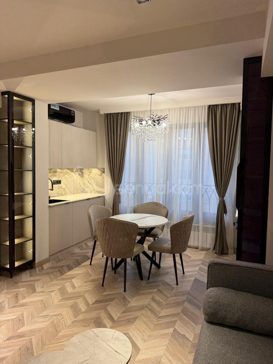 2 Սենյականոց Բնակարան, 42քմ, 3/8 հարկ, Դիզայներական Վերանորոգված