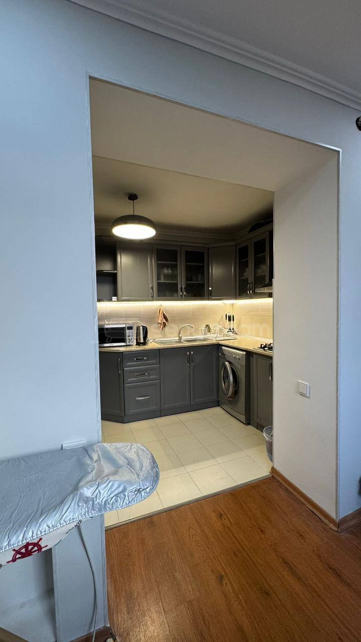 3 Սենյականոց Բնակարան Քարե Շենքում, 80քմ, 4/4 հարկ, Կապիտալ Վերանորոգված