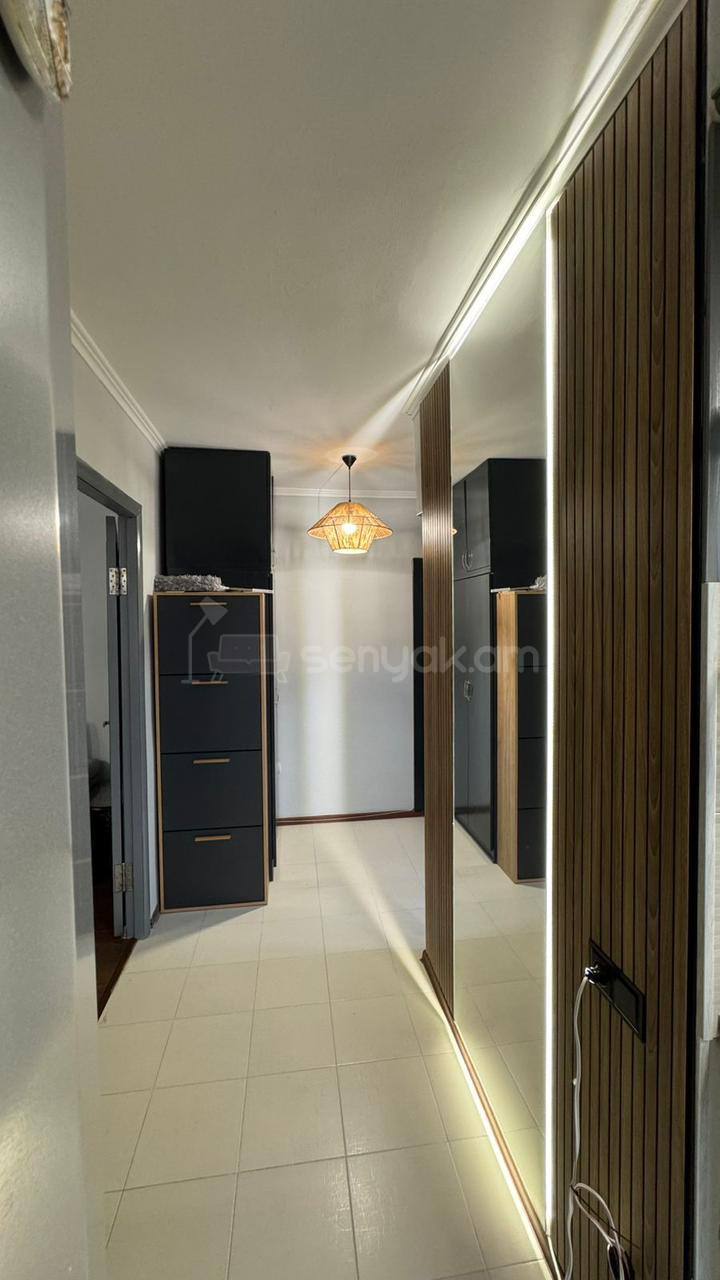 3 Սենյականոց Բնակարան Քարե Շենքում, 80քմ, 4/4 հարկ, Կապիտալ Վերանորոգված