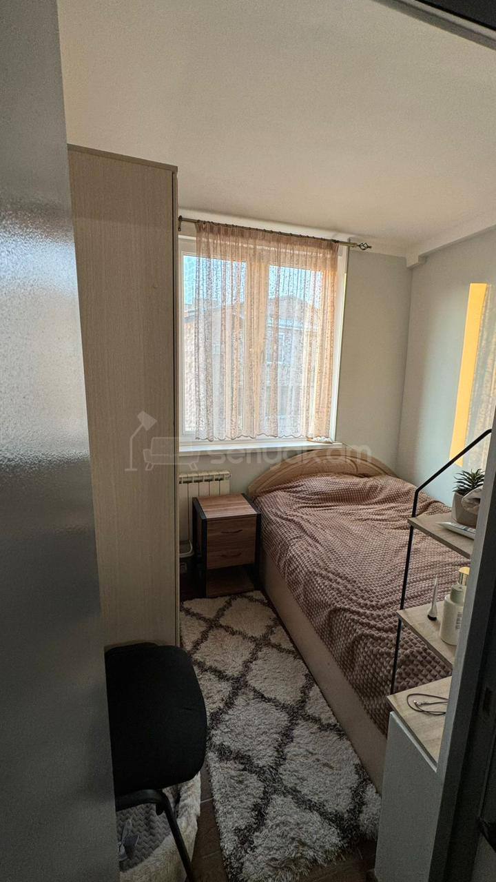 3 Սենյականոց Բնակարան Քարե Շենքում, 80քմ, 4/4 հարկ, Կապիտալ Վերանորոգված