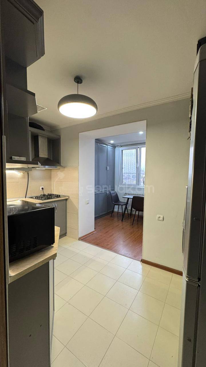 3 Սենյականոց Բնակարան Քարե Շենքում, 80քմ, 4/4 հարկ, Կապիտալ Վերանորոգված