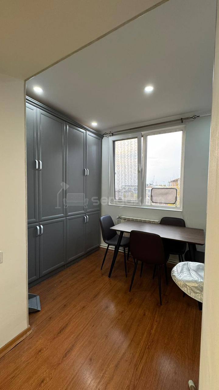 3 Սենյականոց Բնակարան Քարե Շենքում, 80քմ, 4/4 հարկ, Կապիտալ Վերանորոգված