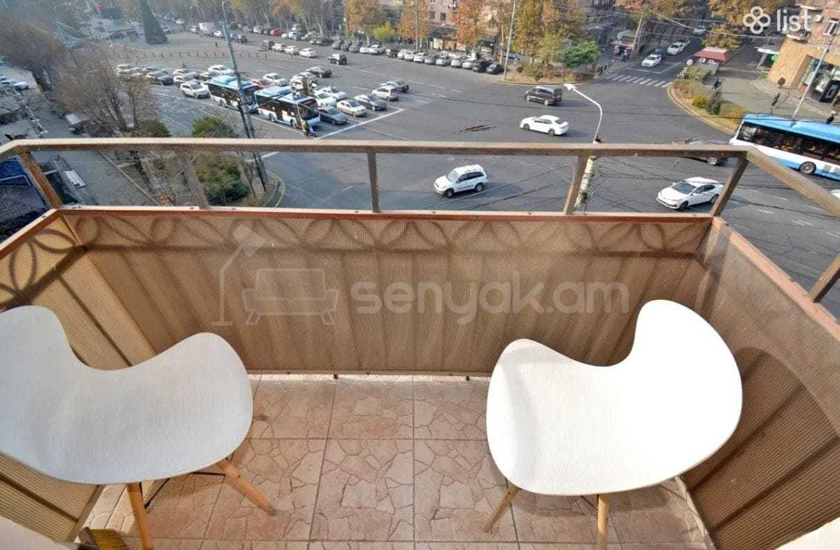 2 Սենյականոց Բնակարան Քարե Շենքում, 67քմ, 4/5 հարկ, Կապիտալ Վերանորոգված