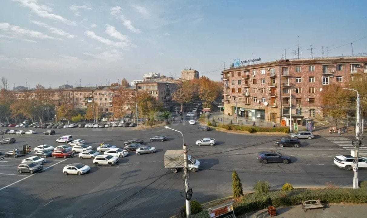 2 Սենյականոց Բնակարան Քարե Շենքում, 67քմ, 4/5 հարկ, Կապիտալ Վերանորոգված