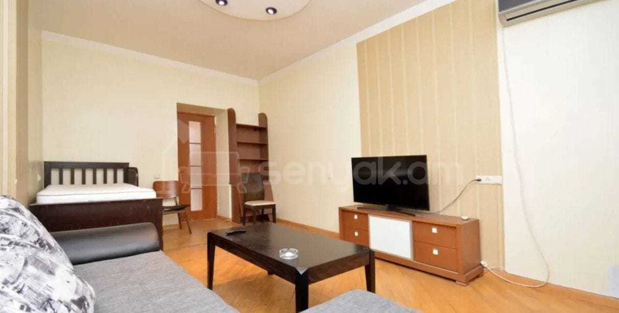 2 Սենյականոց Բնակարան Քարե Շենքում, 67քմ, 4/5 հարկ, Կապիտալ Վերանորոգված