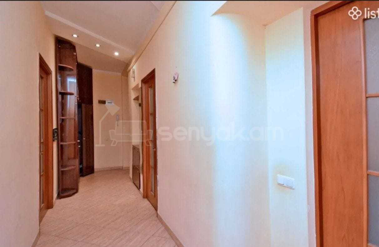 2 Սենյականոց Բնակարան Քարե Շենքում, 67քմ, 4/5 հարկ, Կապիտալ Վերանորոգված