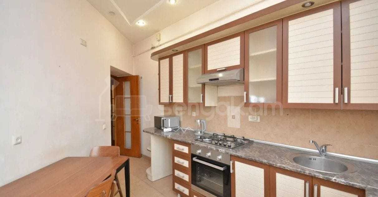 2 Սենյականոց Բնակարան Քարե Շենքում, 67քմ, 4/5 հարկ, Կապիտալ Վերանորոգված