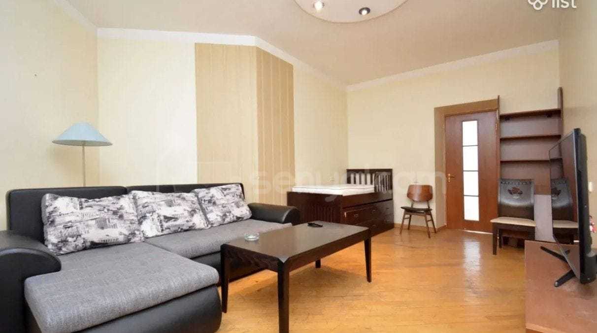 2 Սենյականոց Բնակարան Քարե Շենքում, 67քմ, 4/5 հարկ, Կապիտալ Վերանորոգված