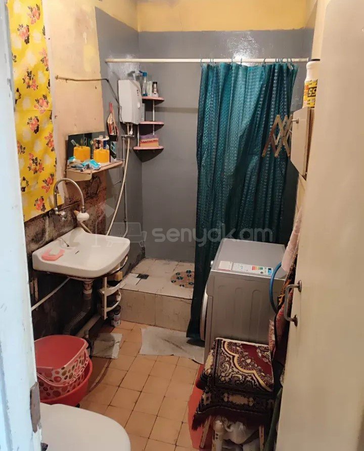 2 Սենյականոց Բնակարան Քարե Շենքում, 27քմ, 2/4 հարկ, Նորմալ Վիճակում