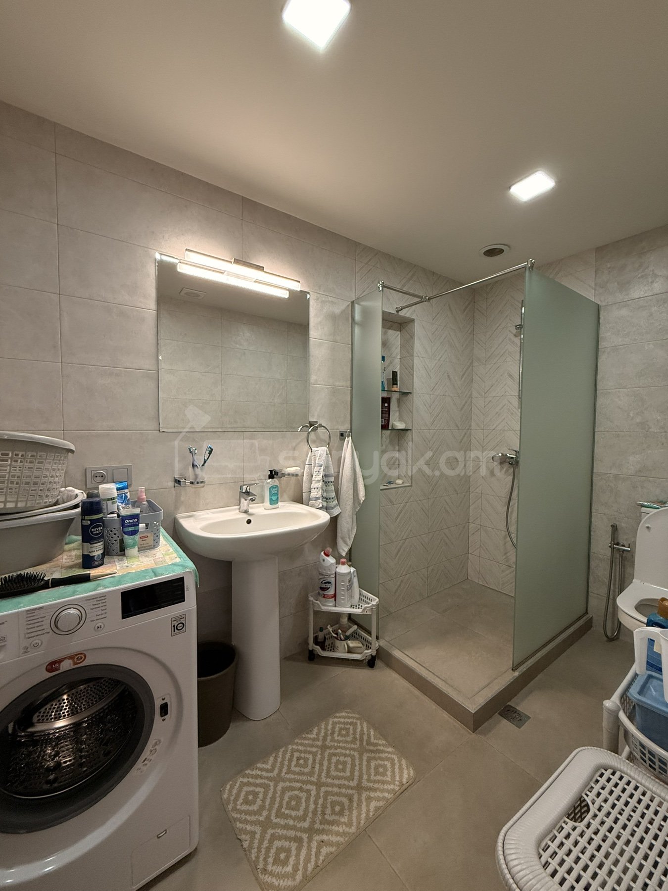 3 Սենյականոց Բնակարան, 84քմ, 5/9 հարկ, Նորմալ Վիճակում