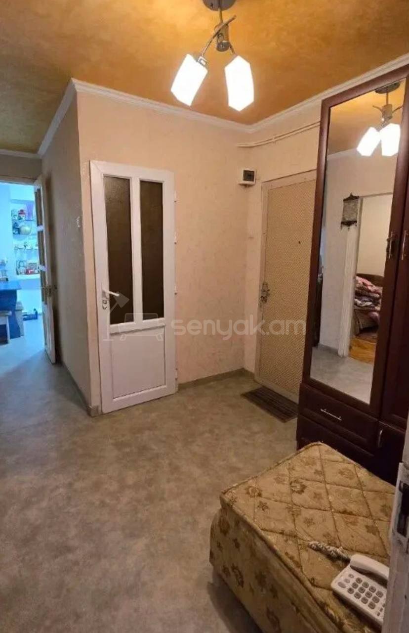 3 Սենյականոց Բնակարան Քարե Շենքում, 77քմ, 4/4 հարկ, Կապիտալ Վերանորոգված