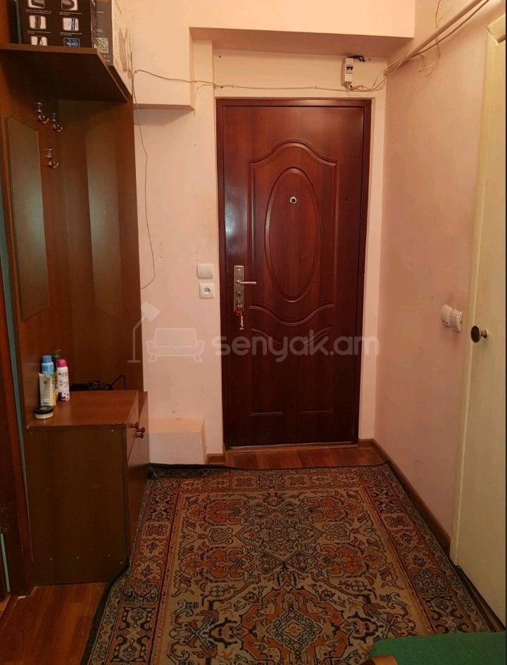 1 Սենյականոց Բնակարան Քարե Շենքում, 40քմ, 5/5 հարկ, Նորմալ Վիճակում, Կահավորված, Արևկող