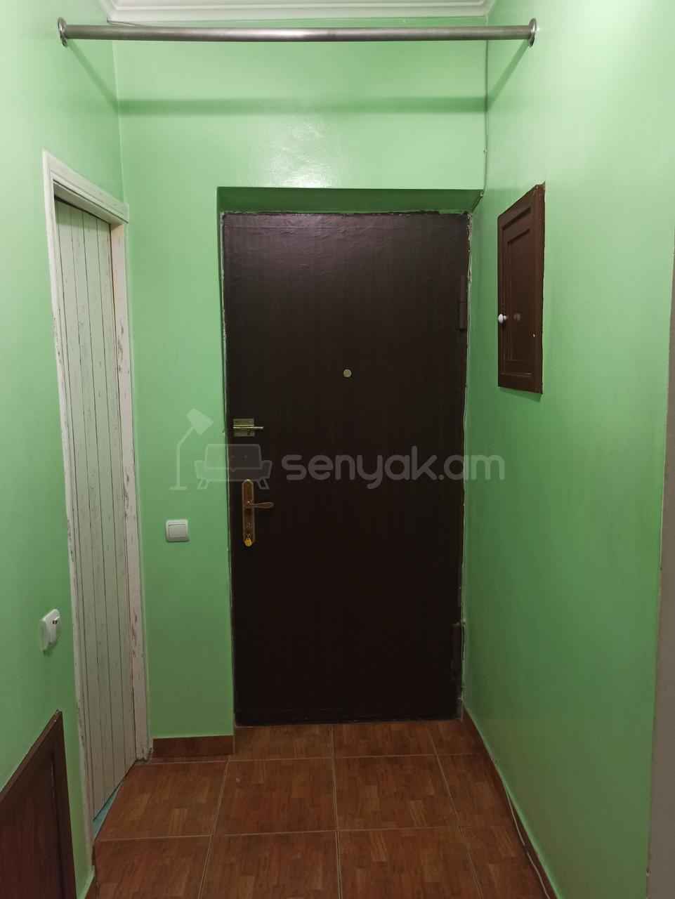 3 Սենյականոց Բնակարան Քարե Շենքում, 80քմ, 3/5 հարկ, Նորմալ Վիճակում