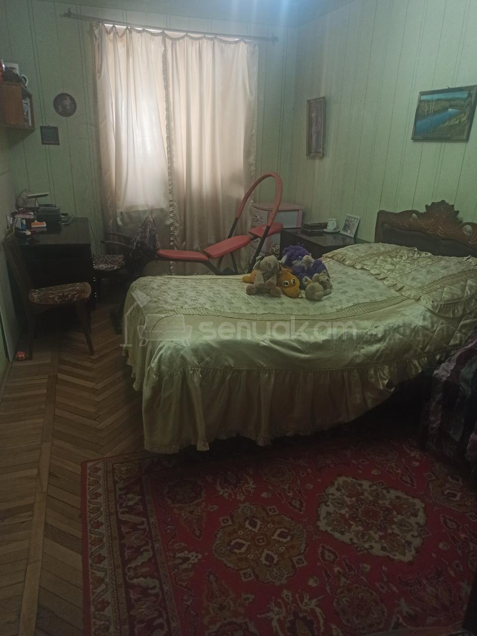 3 Սենյականոց Բնակարան Քարե Շենքում, 80քմ, 3/5 հարկ, Նորմալ Վիճակում