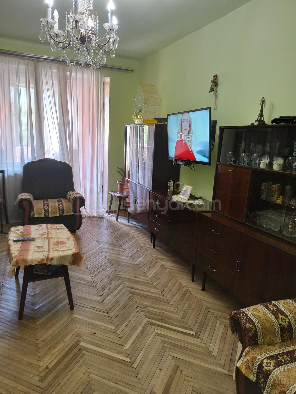 3 Սենյականոց Բնակարան Քարե Շենքում, 80քմ, 3/5 հարկ, Նորմալ Վիճակում