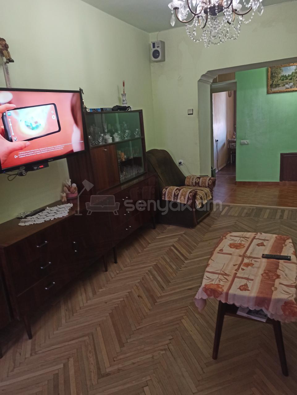 3 Սենյականոց Բնակարան Քարե Շենքում, 80քմ, 3/5 հարկ, Նորմալ Վիճակում