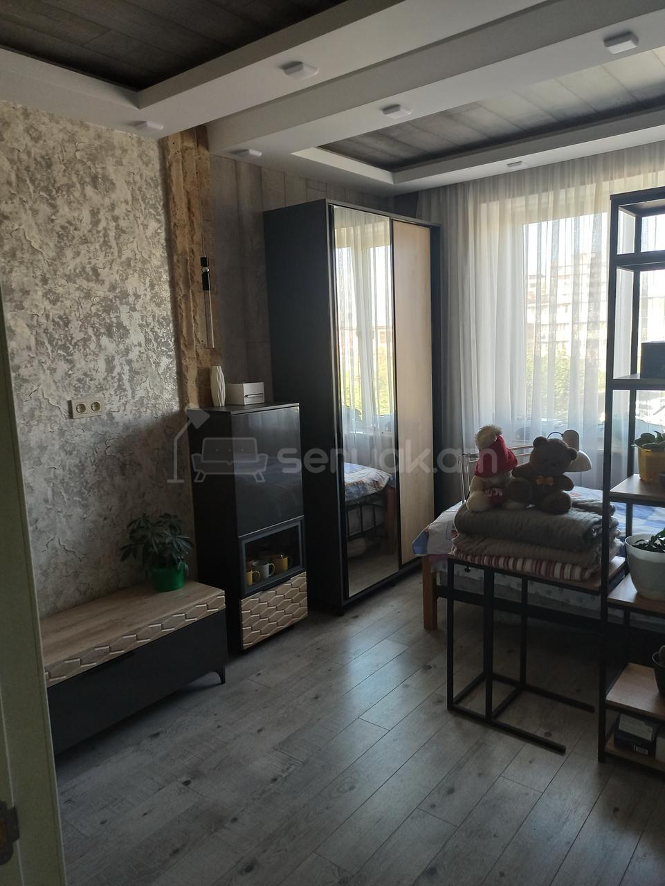 3 Սենյականոց Բնակարան Քարե Շենքում, 80քմ, 3/5 հարկ, Նորմալ Վիճակում