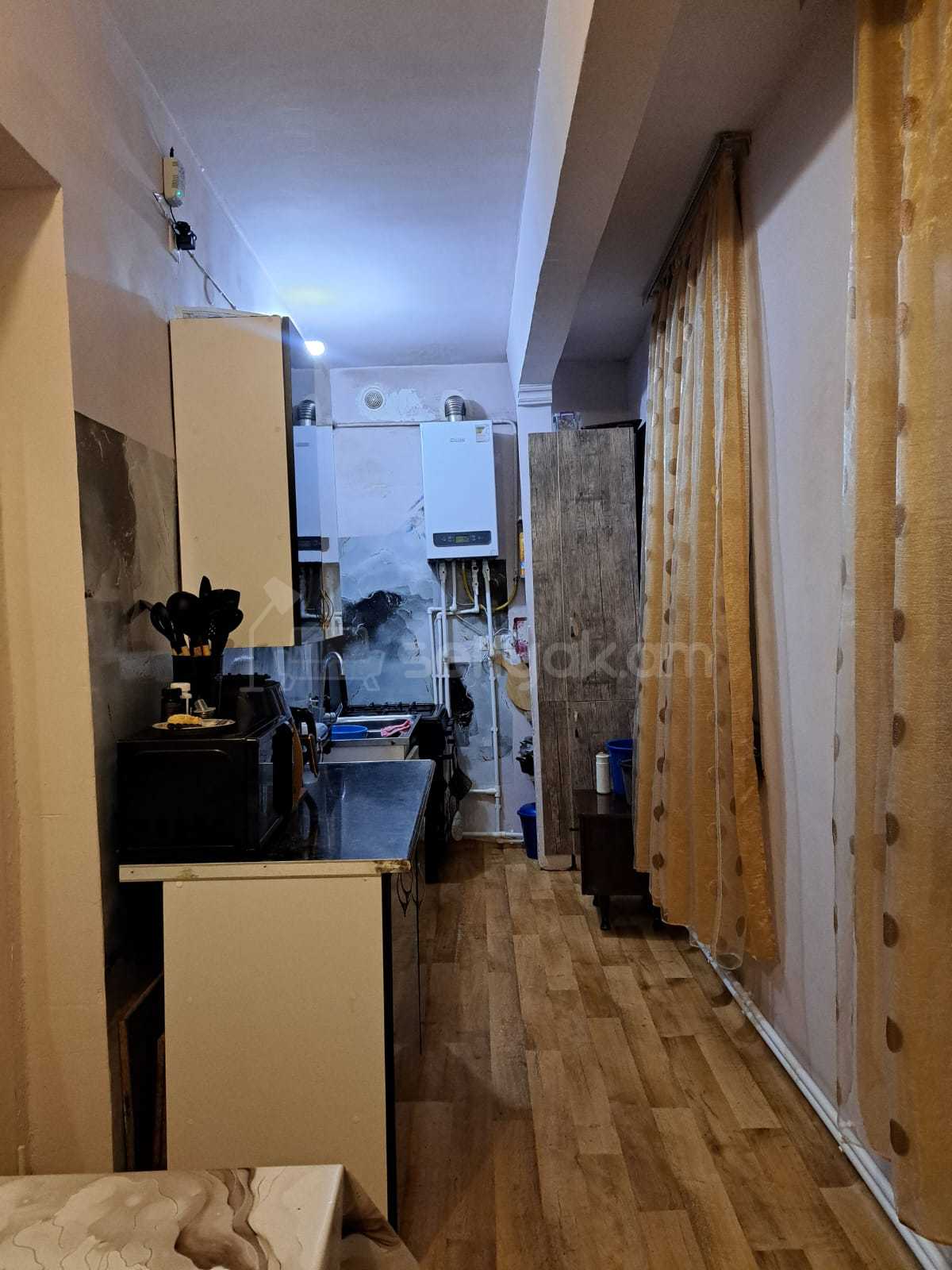 3 Սենյականոց Բնակարան Քարե Շենքում, 56քմ, 1/5 հարկ, Նորմալ Վիճակում