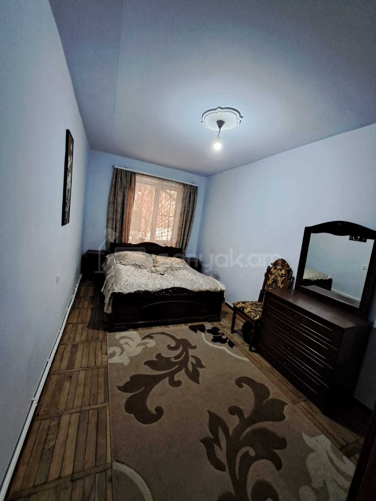 3 Սենյականոց Բնակարան Քարե Շենքում, 56քմ, 1/5 հարկ, Նորմալ Վիճակում