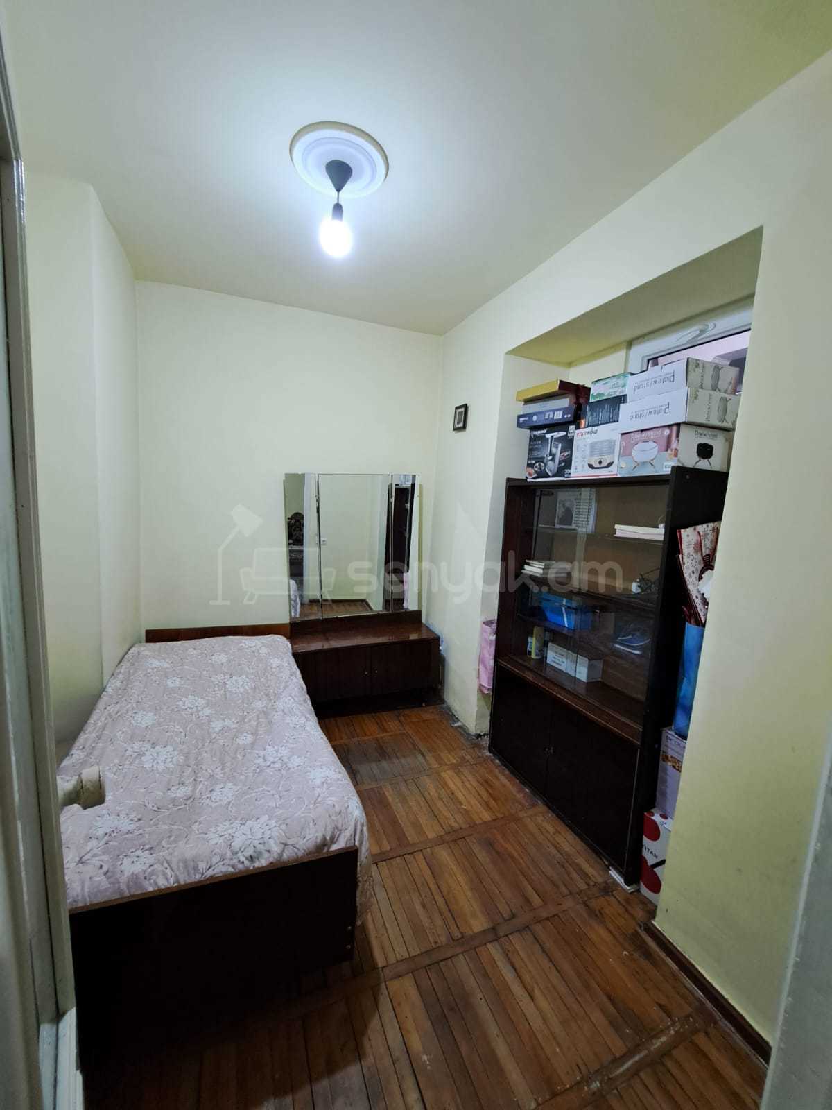 3 Սենյականոց Բնակարան Քարե Շենքում, 56քմ, 1/5 հարկ, Նորմալ Վիճակում