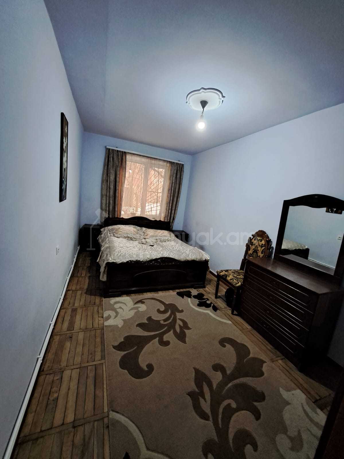 3 Սենյականոց Բնակարան Քարե Շենքում, 56քմ, 1/5 հարկ, Նորմալ Վիճակում