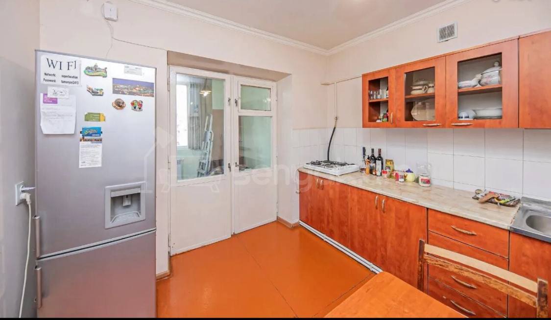 3 Սենյականոց Բնակարան Քարե Շենքում, 74քմ, 6/6 հարկ, Կապիտալ Վերանորոգված