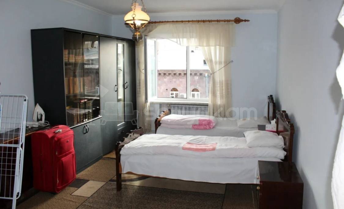 3 Սենյականոց Բնակարան Քարե Շենքում, 74քմ, 6/6 հարկ, Կապիտալ Վերանորոգված