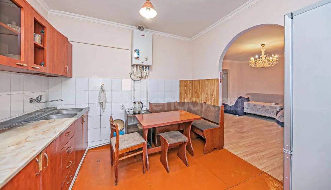 3 Սենյականոց Բնակարան Քարե Շենքում, 74քմ, 6/6 հարկ, Կապիտալ Վերանորոգված