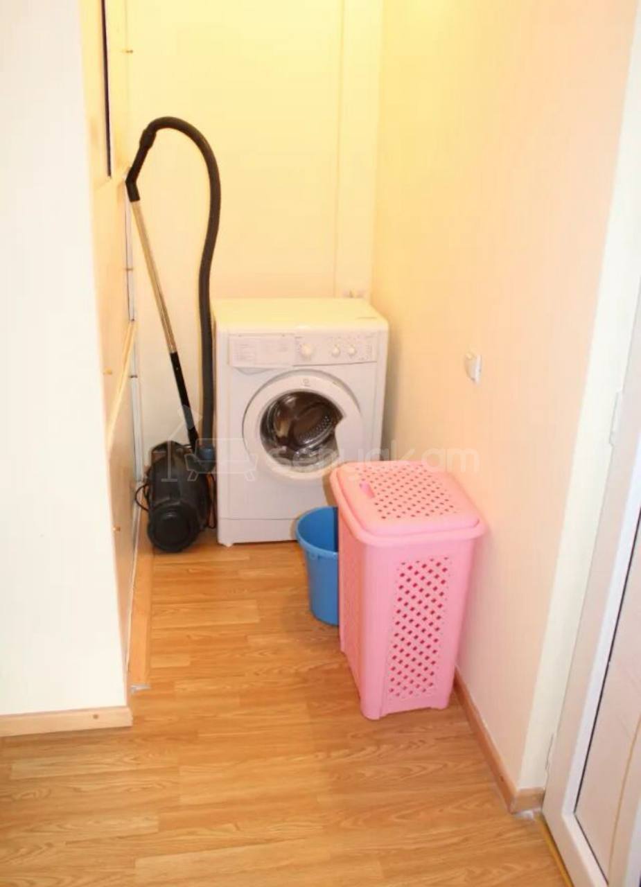 3 Սենյականոց Բնակարան Քարե Շենքում, 74քմ, 6/6 հարկ, Կապիտալ Վերանորոգված